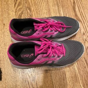 Brand new tennis shoes